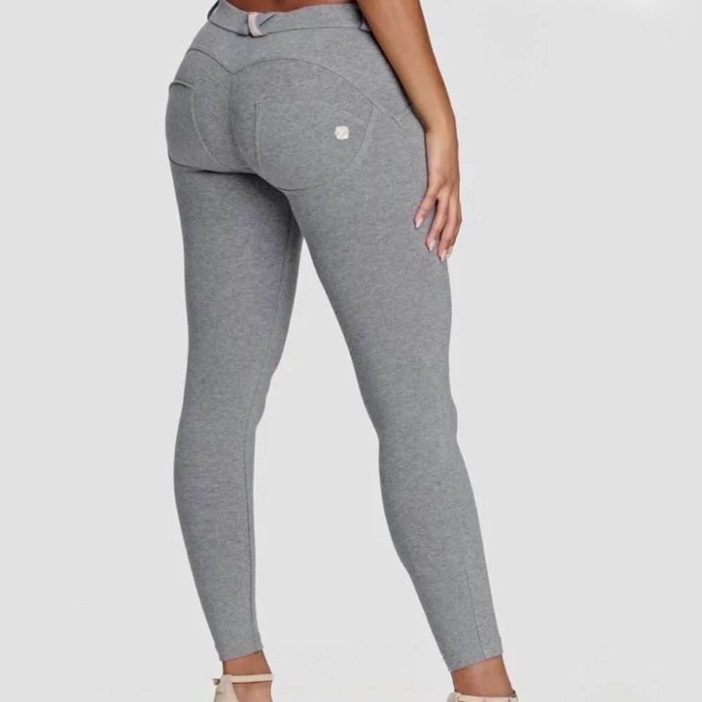 Freddy’s WRUP light gray mid rise  ankle pants size 6